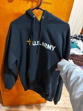 Jerzees Black U.S. Army Logo Crewneck Hoodie with Yellow Star